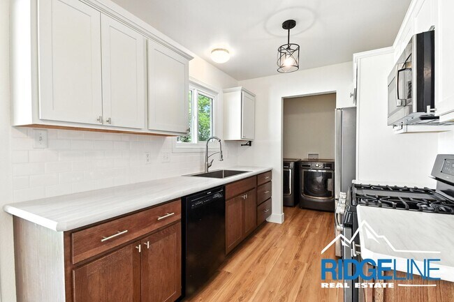 Building Photo - Fox Farm one level home ready for you to e...