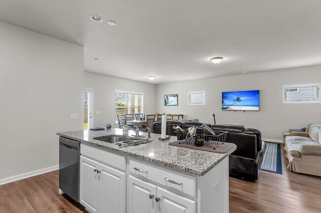 Building Photo - Spacious 4-Bedroom Home with Modern Upgrad...