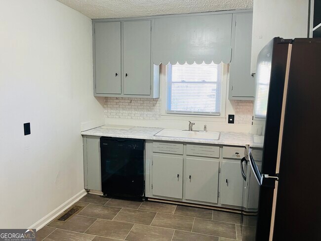 Building Photo - 50 Lone Oak St