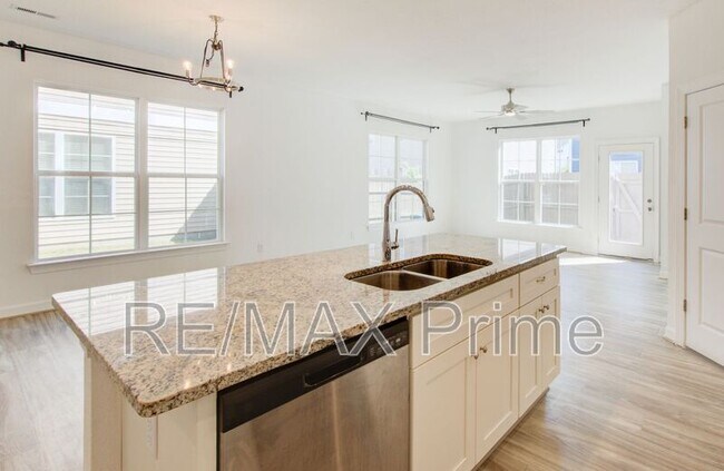 Building Photo - 2413 Trafton Pl