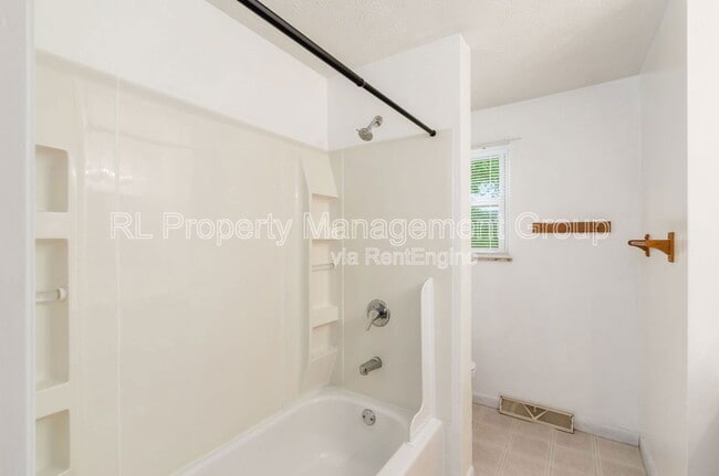 Building Photo - 5951 Als Ct