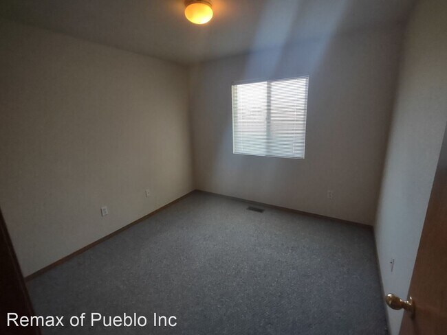Building Photo - 3 br, 2 bath House - 5045 PIONEER