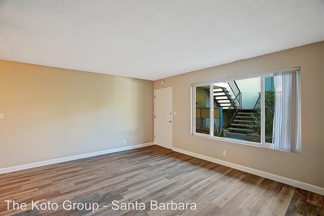 Building Photo - 2320 De La Vina St