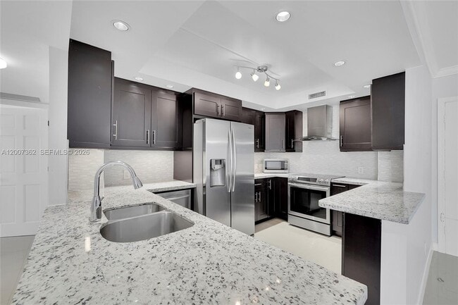 Building Photo - 405 N Ocean Blvd