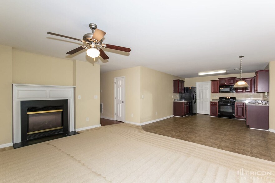 Building Photo - 6600 Pamplona Pl