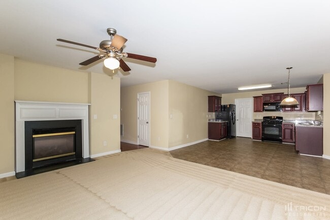 Building Photo - 6600 Pamplona Pl