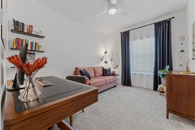 Building Photo - 10930 Brambling Wood Dr