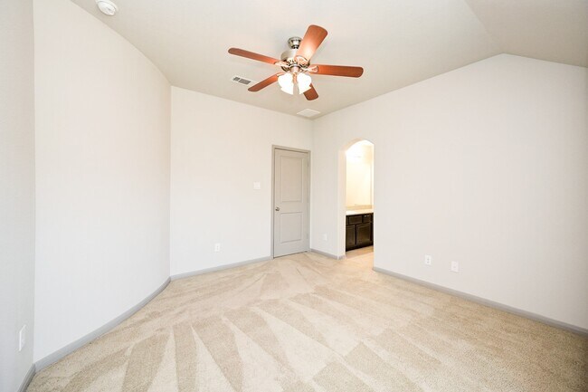 Building Photo - 25235 Birchwood Springs Ave
