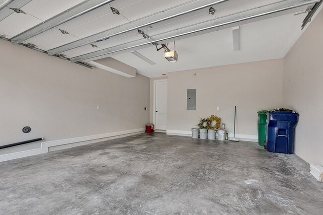 Building Photo - 3215 W De Leon St