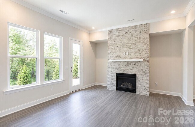 Building Photo - 104 Kentmore Dr