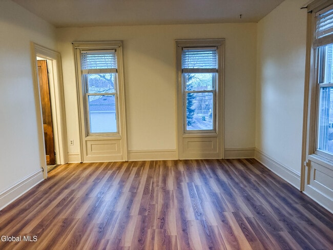 Building Photo - 24 George St