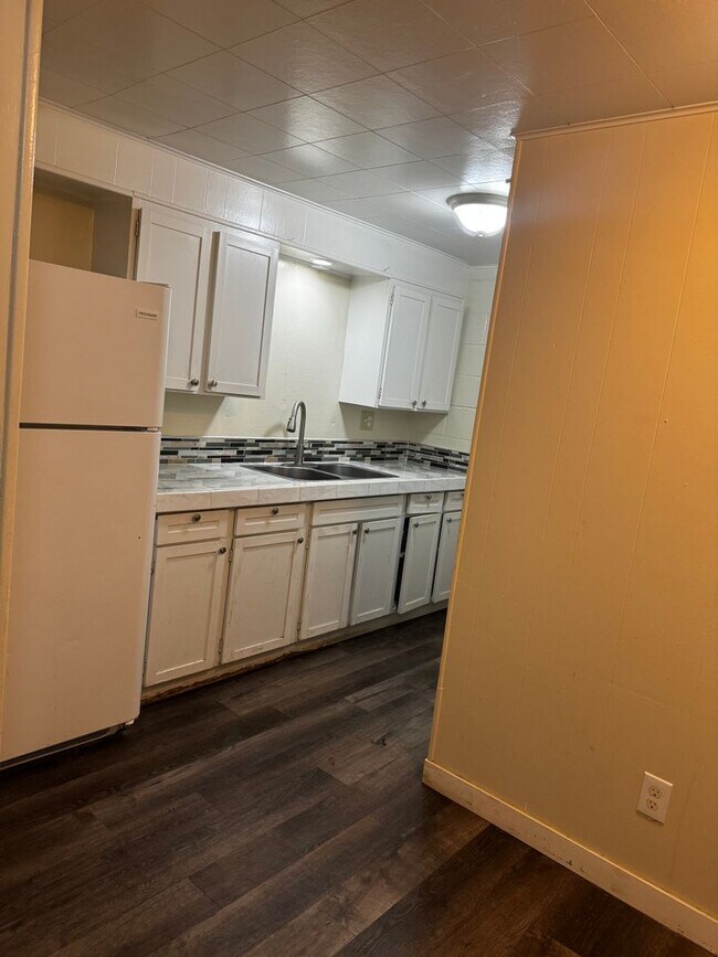 Building Photo - 902 S 29th Ave