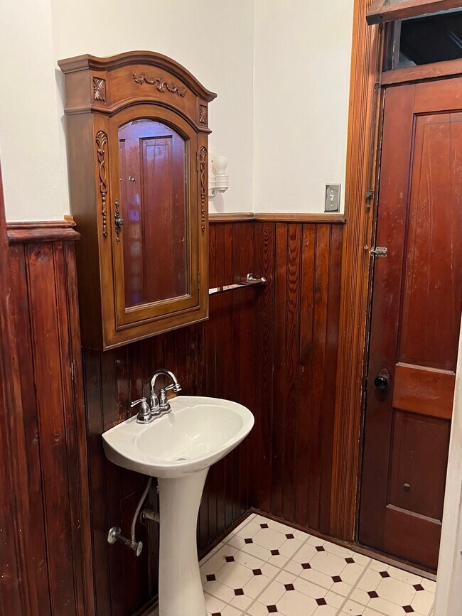 Full Bathroom Sink - 309 Biddle Ave