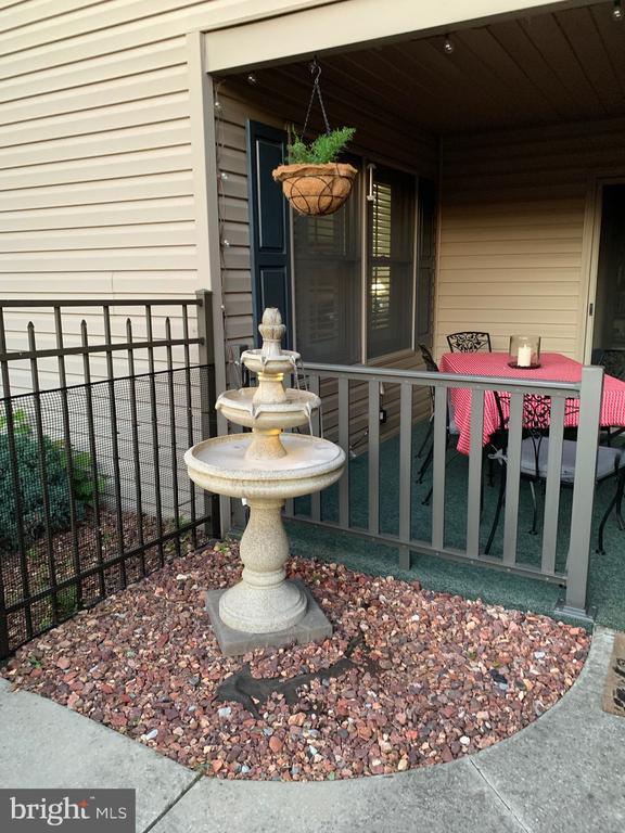 Building Photo - 330 Parkwood Dr