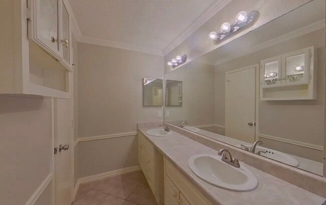 Building Photo - AVAILABLE NOW