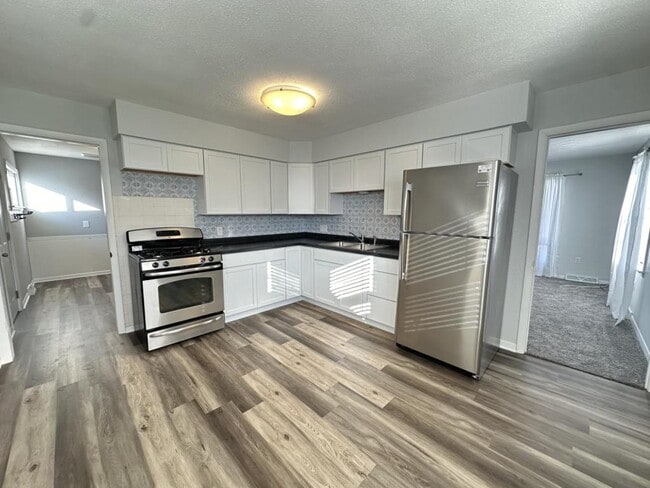 Building Photo - 1368 Spruce Ave