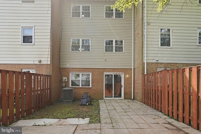 Building Photo - 9178 Laurelwood Ct