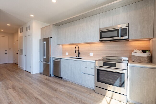 Building Photo - Luxurious Industrial Loft - 2 bed 2 bath c...