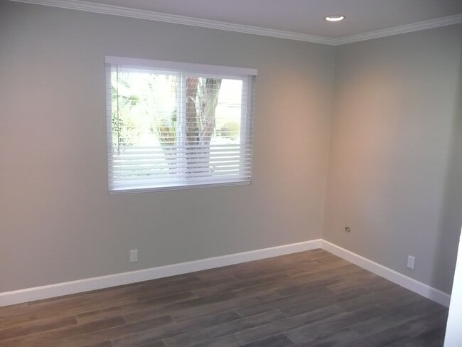 Building Photo - Great 2 bed/2bath in Tustin Villas