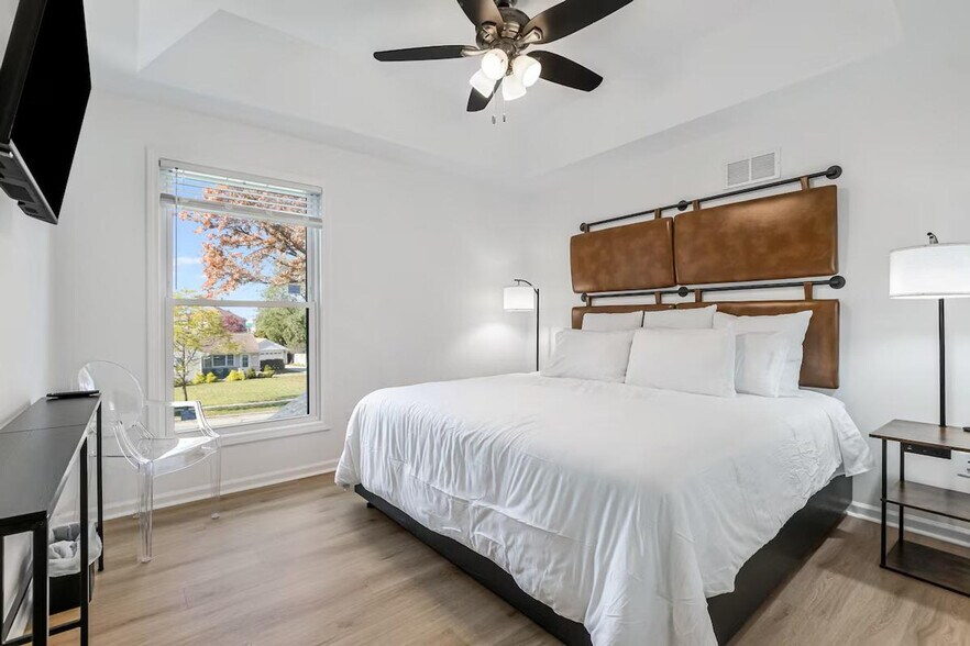 Building Photo - 705 N Garfield St