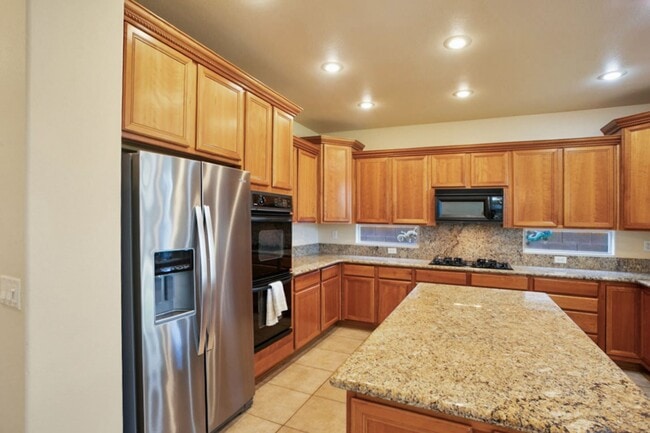 Building Photo - 4 Bedroom, Queens Ridge Guard Gated Commun...