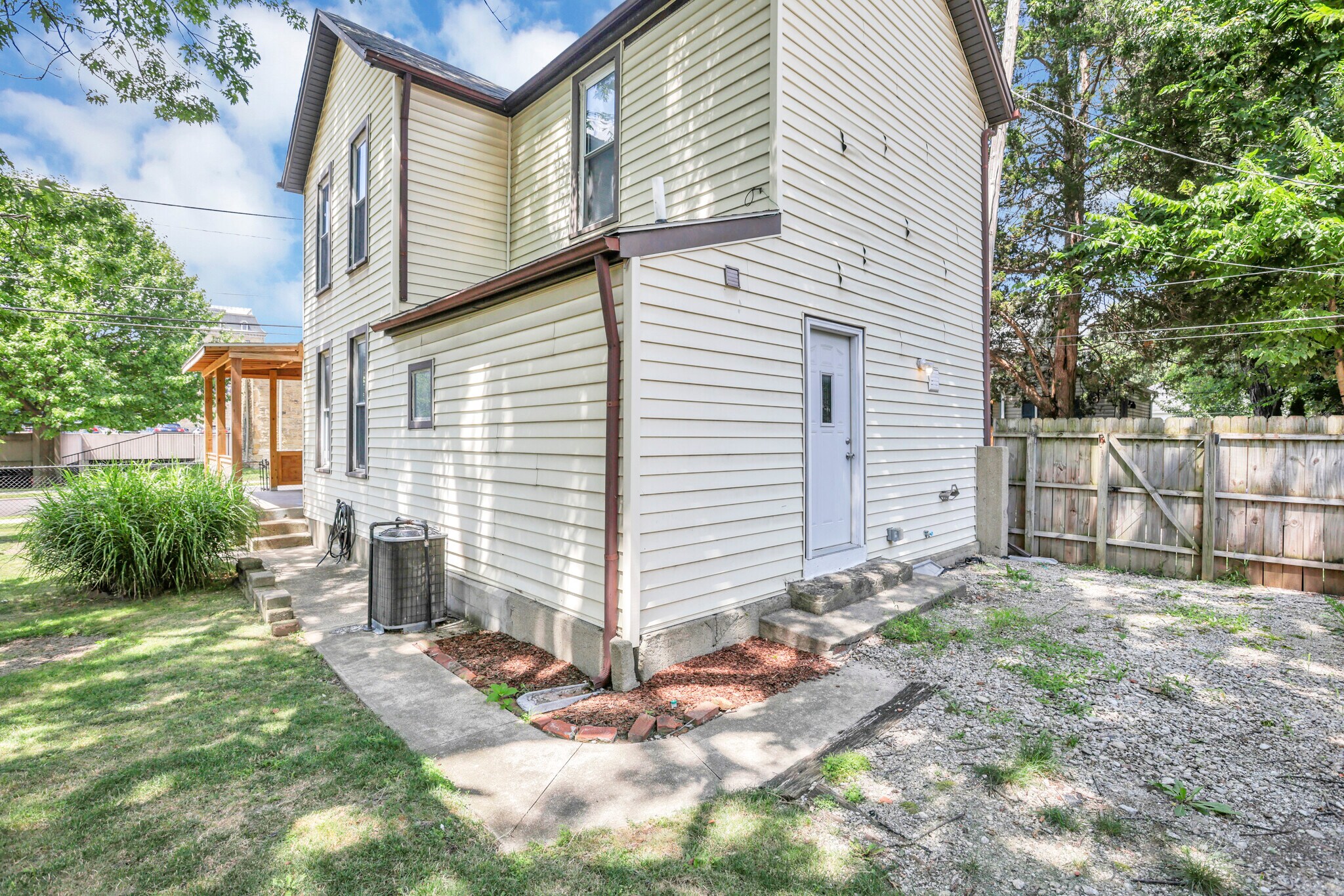 Building Photo - 258 Allen Ave