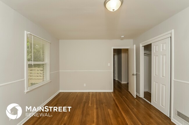 Building Photo - 1739 Mountain Dr