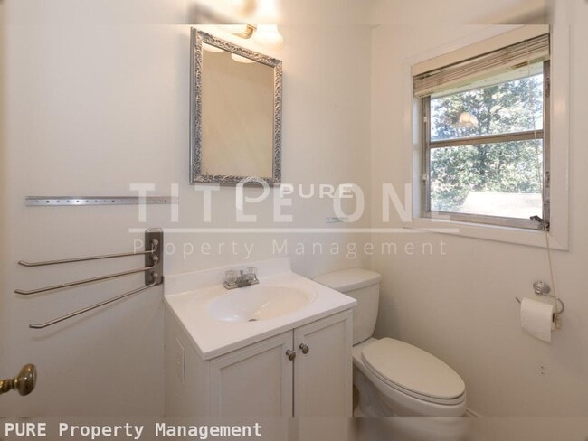 Building Photo - Price Drop Alert!   3 bed 1/5bath Home. Av...
