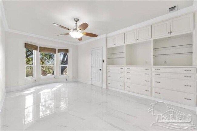 Building Photo - 4700 Bohemia Dr