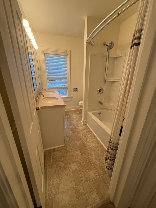 Building Photo - 125 Market St