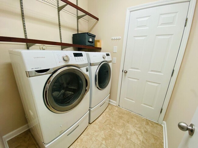 Building Photo - Luxury 3 Bedroom  Townhome in South Durham...