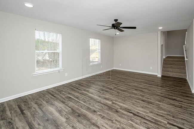 Building Photo - 390 Woodland Cir
