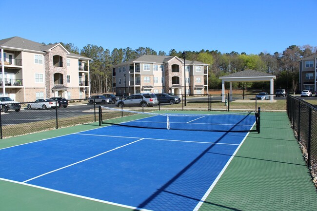 Building Photo - The Azalea- 3 Bedroom Apartment