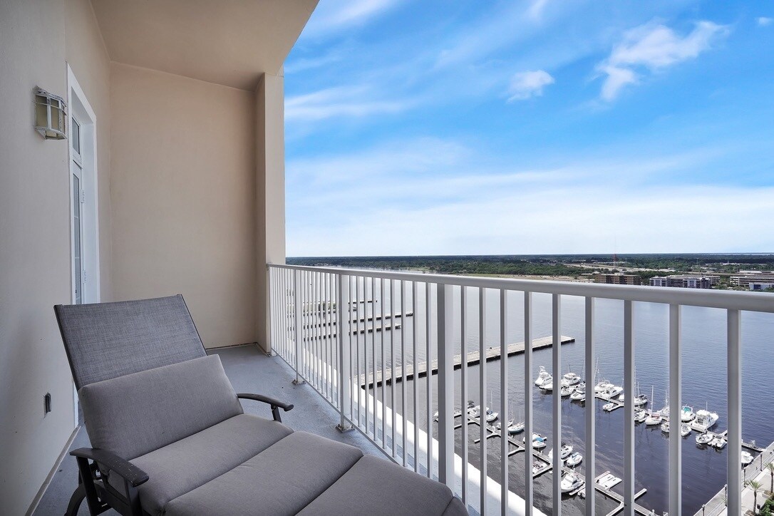 Building Photo - 400 E Bay St