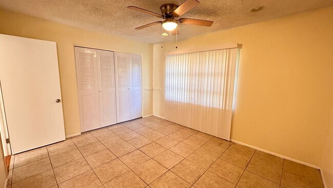 Building Photo - Unfurnished Annual Rental Available Now.