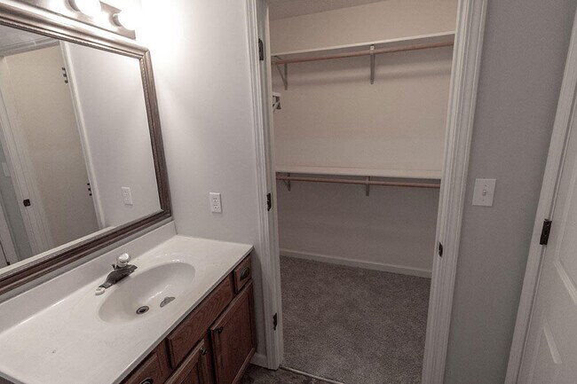 Building Photo - 1404 Jean Rae Dr