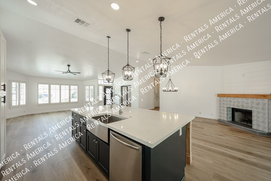 Building Photo - 4812 E Aire Libre Ave