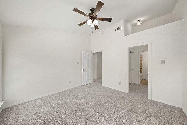 Building Photo - 2211 S Kirkwood Rd