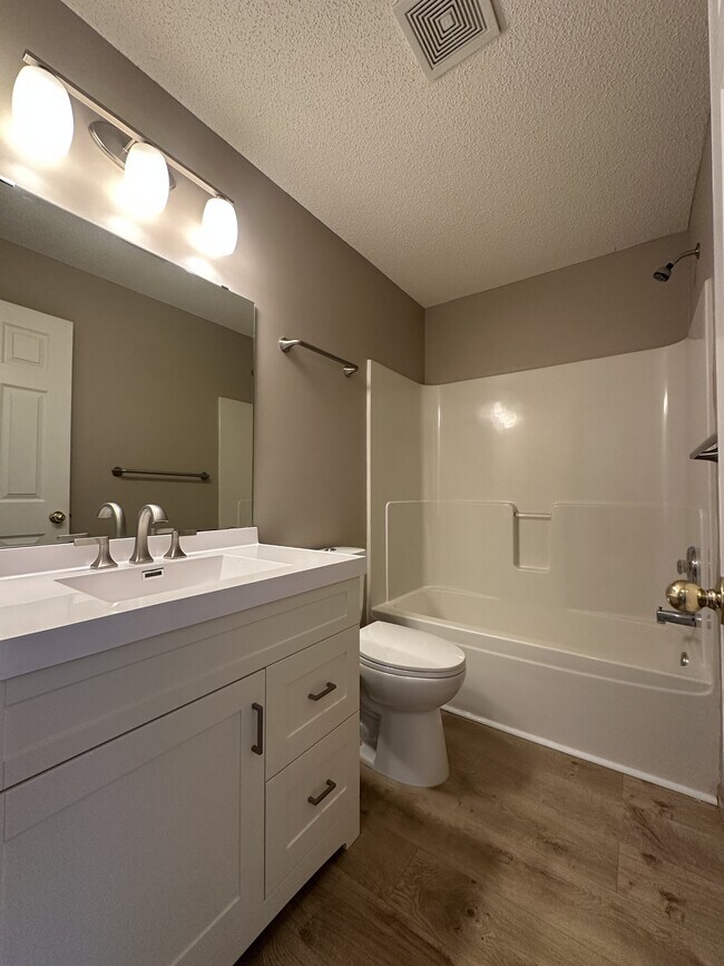 Building Photo - 405 Village Pkwy