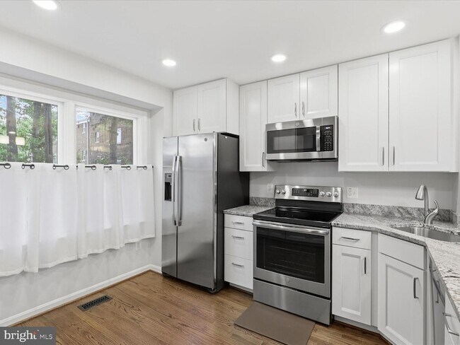 Building Photo - 1612 Arlington Blvd