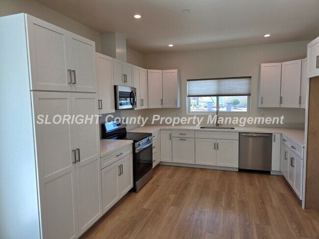 Building Photo - AVAILABLE NOW - 2 Bed, 2 Bath Downstairs Morro Bay Apartment