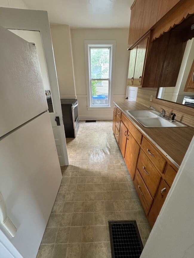 Building Photo - Nice 3-Bedroom Home For Rent in Elkhart