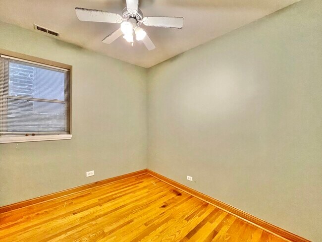 Building Photo - 1412 W Flournoy St