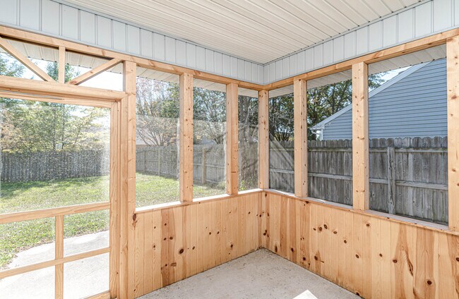 Building Photo - 1416 Whitburn Dr