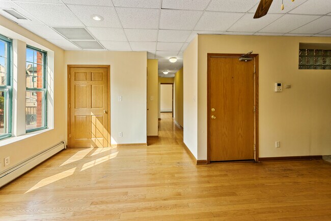 Building Photo - 1435 E 53rd St