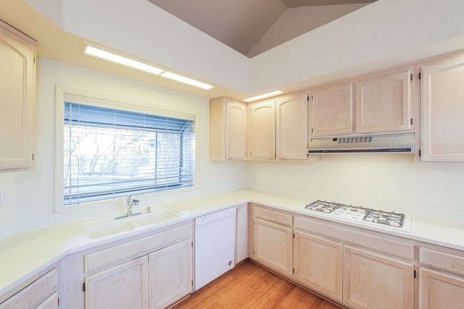 Building Photo - PURE Property Management Presents: Elegant 2 Bedroom Condo in Fountaingrove!