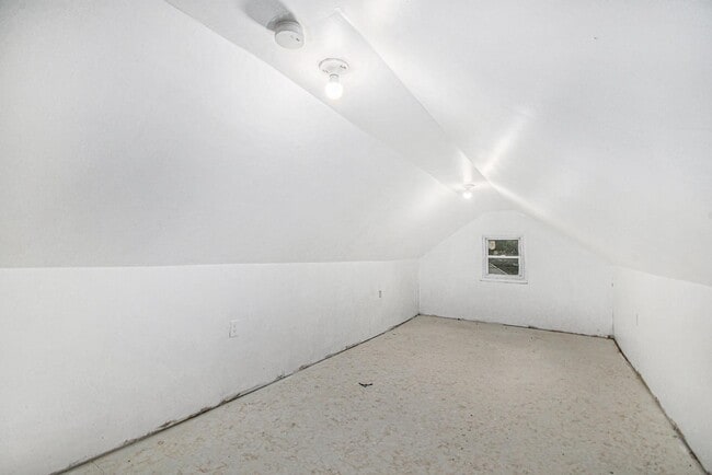 Building Photo - 517 Regent St