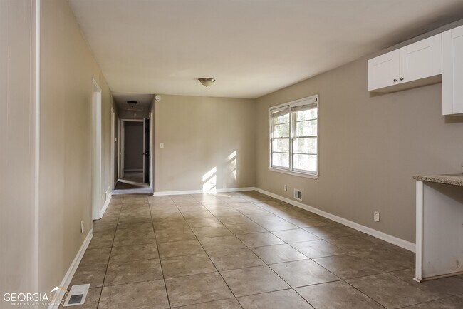Building Photo - 4855 Campbellton Rd SW