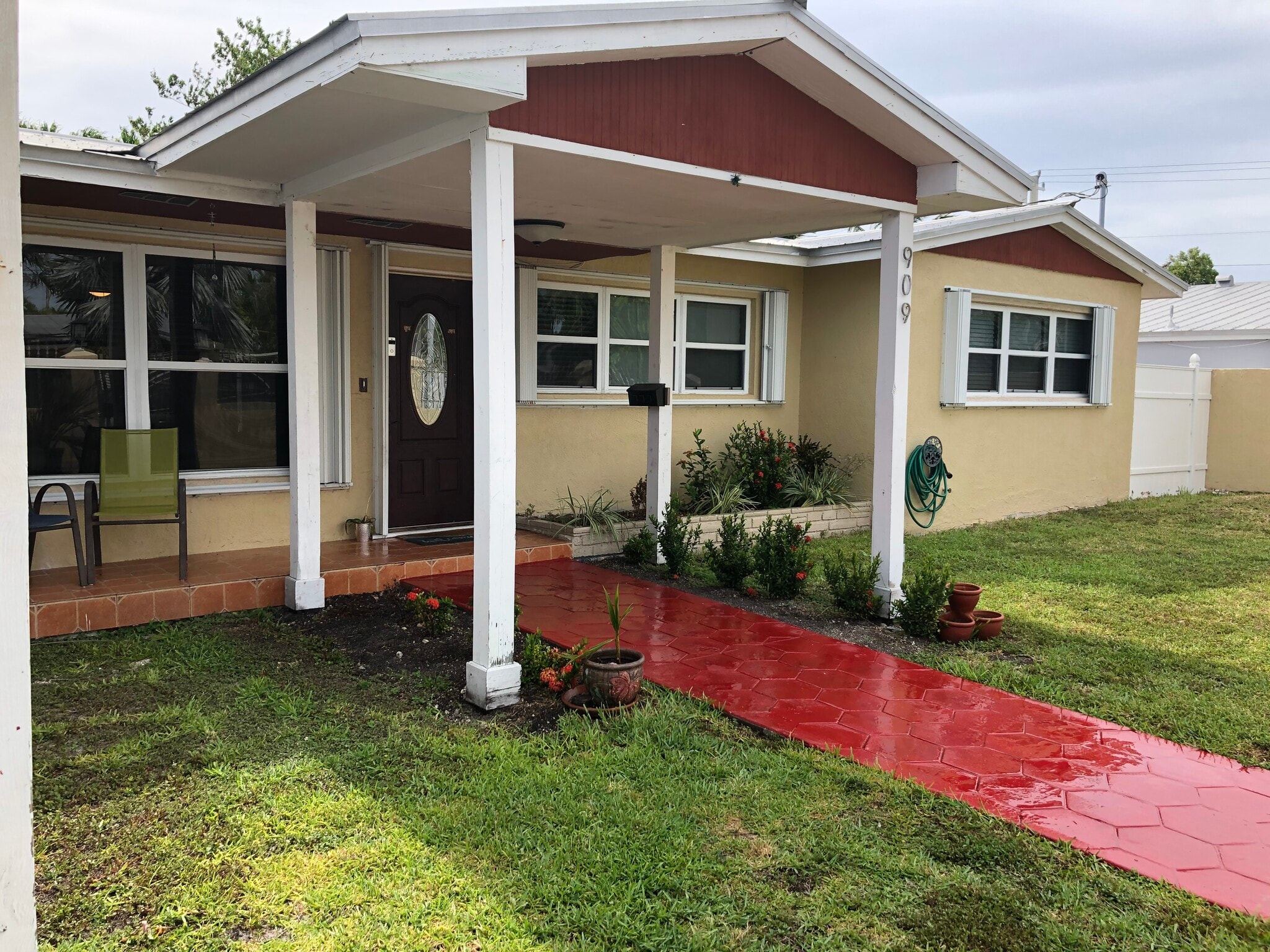 Building Photo - 909 17th Ter