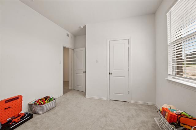 Building Photo - 3200 Willow Ter Ln